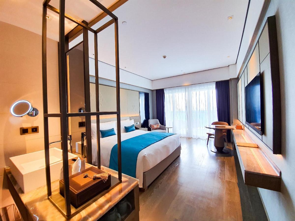 Howard Johnson Plaza By Wyndham Blue Bay Sihanoukville Exteriör bild