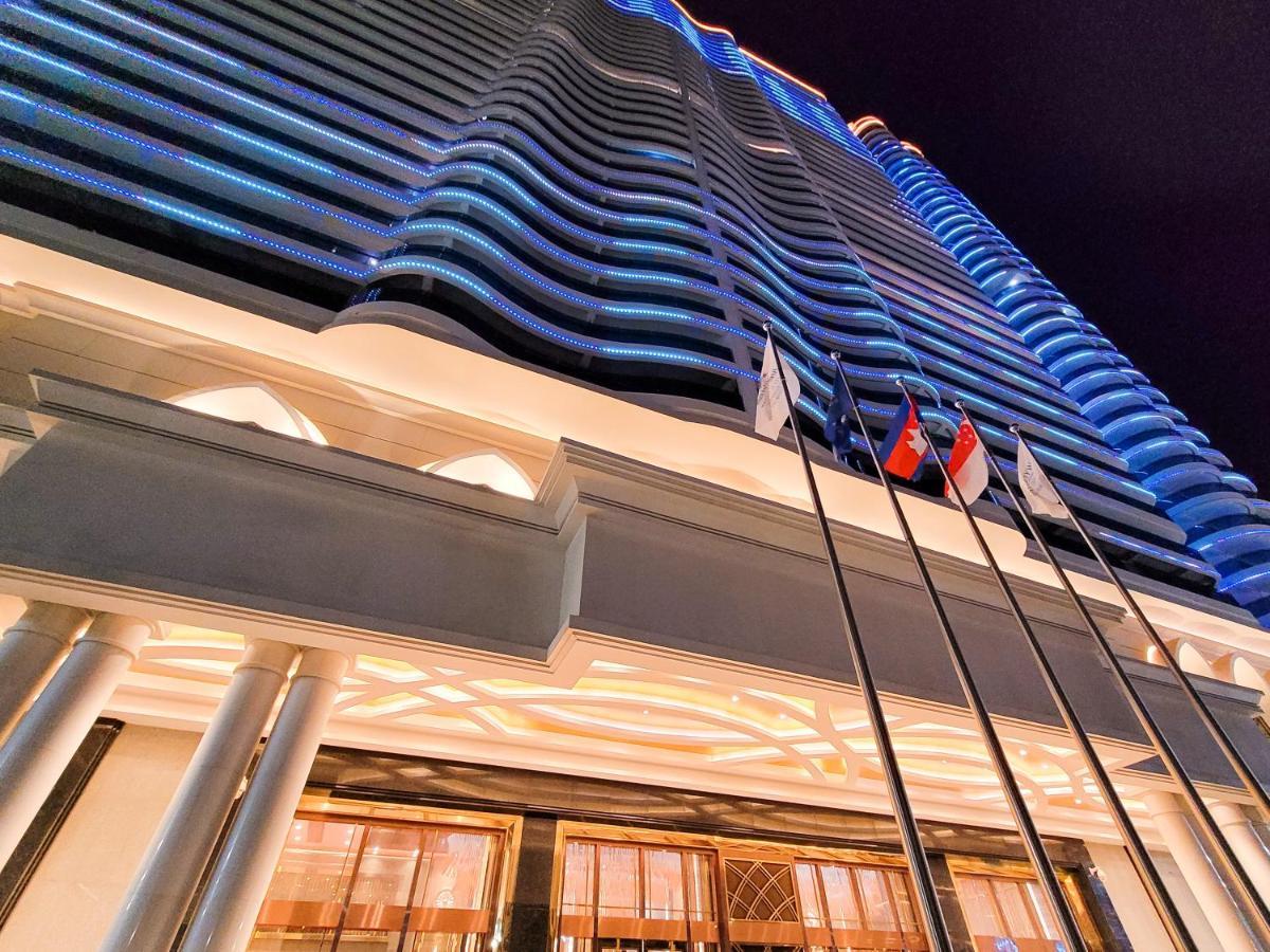 Howard Johnson Plaza By Wyndham Blue Bay Sihanoukville Exteriör bild