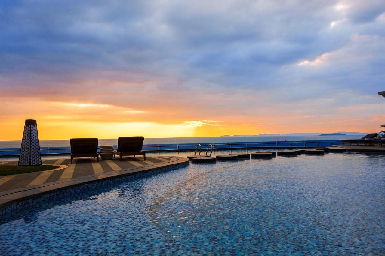Howard Johnson Plaza By Wyndham Blue Bay Sihanoukville Exteriör bild