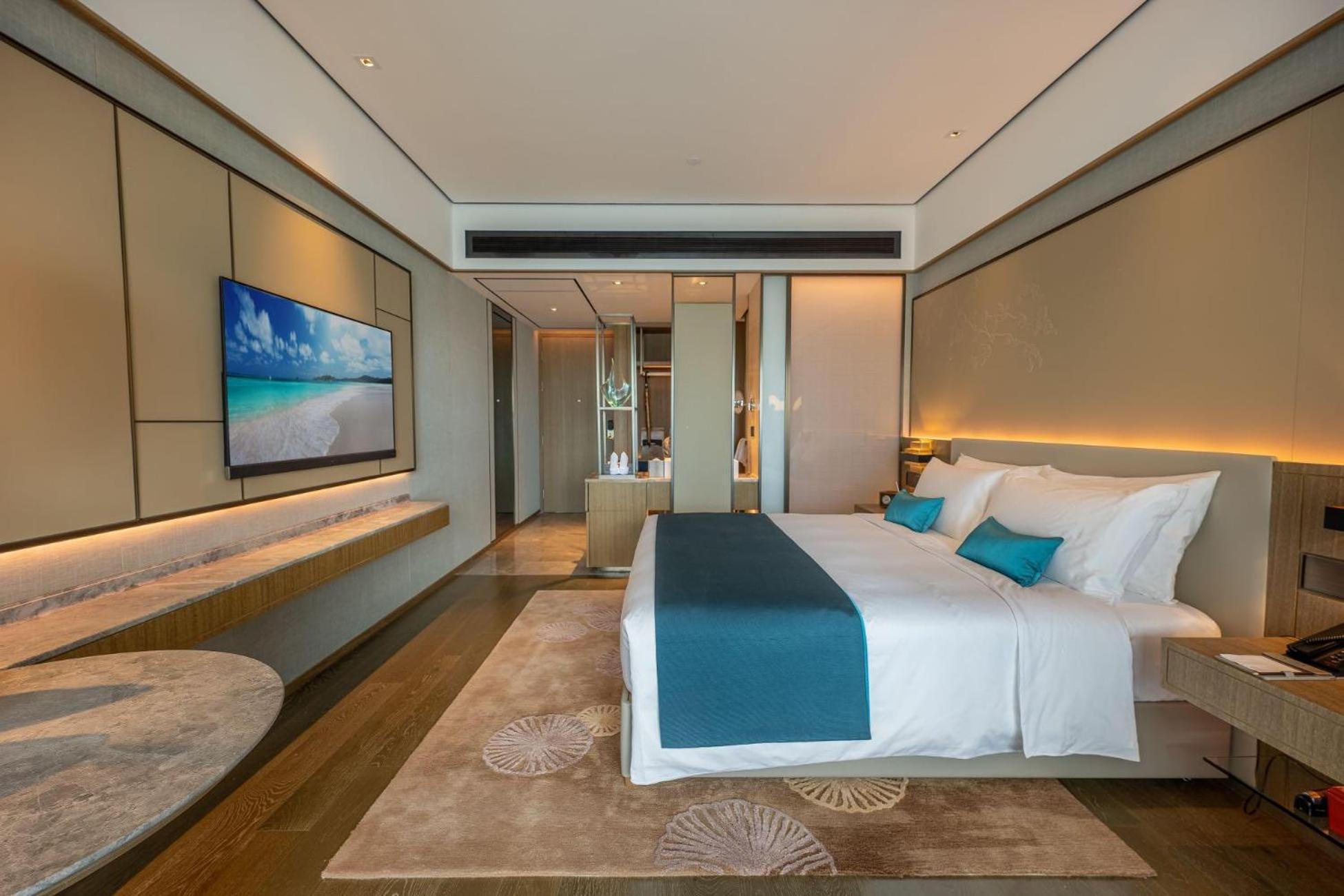 Howard Johnson Plaza By Wyndham Blue Bay Sihanoukville Exteriör bild