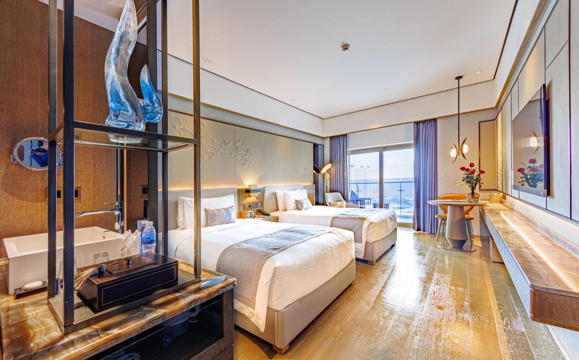 Howard Johnson Plaza By Wyndham Blue Bay Sihanoukville Exteriör bild