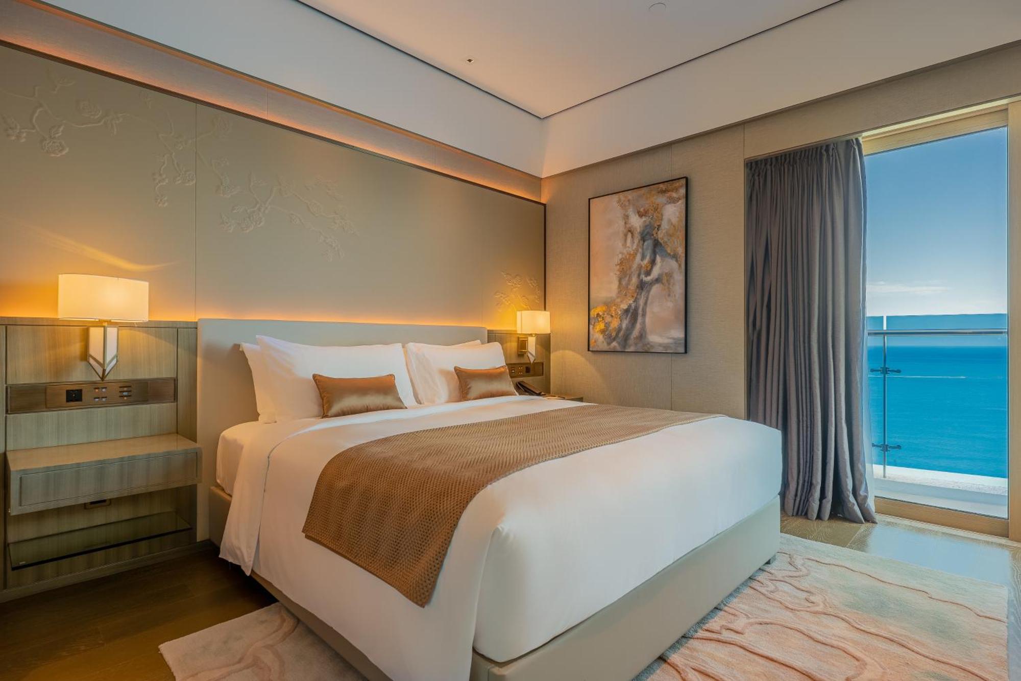 Howard Johnson Plaza By Wyndham Blue Bay Sihanoukville Exteriör bild